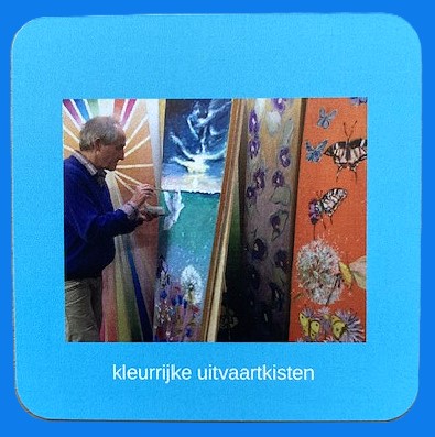 Kleurrijke uitvaartkisten
